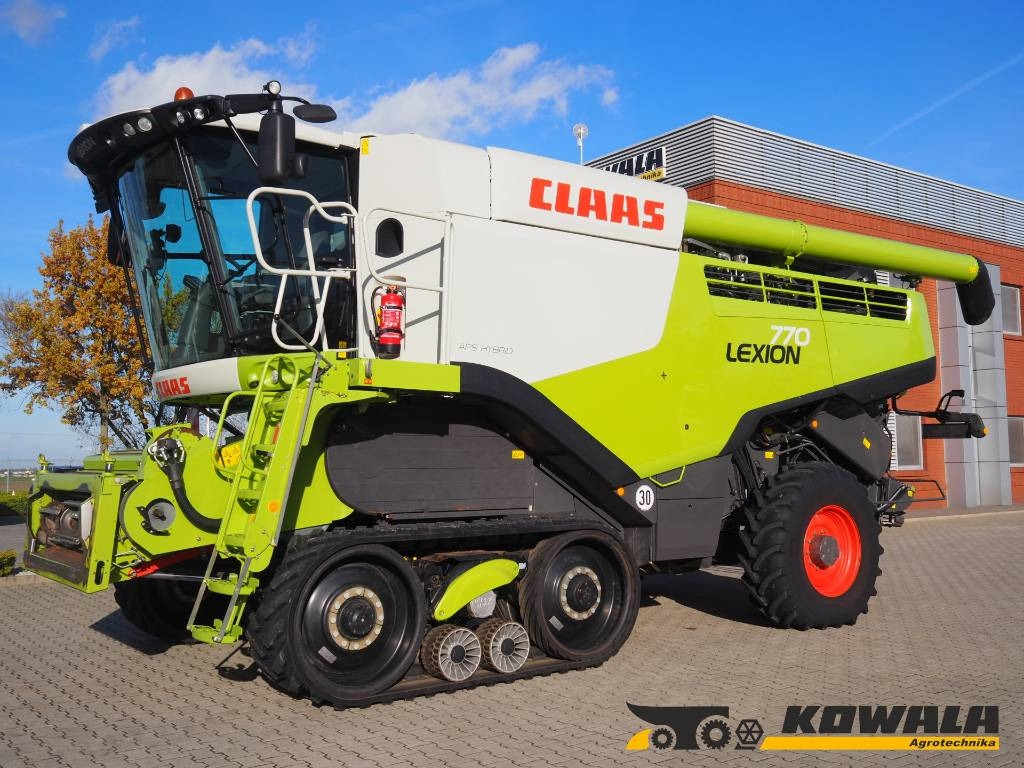 Claas Lexion 770TT 4x4 + V1200 - Labības kombains: foto 1 Claas Lexion 770TT 4x4 + V1200 - Labības kombains: foto 1