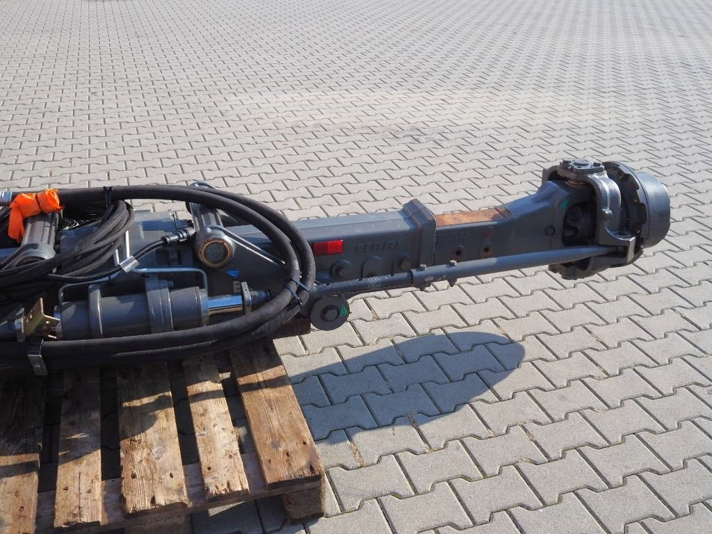 Claas Lexion / NAF rear driving axle / 4WD - Kombainu papildaprīkojums: foto 4 Claas Lexion / NAF rear driving axle / 4WD - Kombainu papildaprīkojums: foto 4