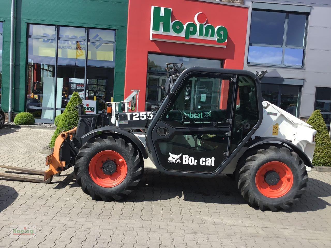 Bobcat T2556 - Teleskopiskais iekrāvējs: foto 1 Bobcat T2556 - Teleskopiskais iekrāvējs: foto 1