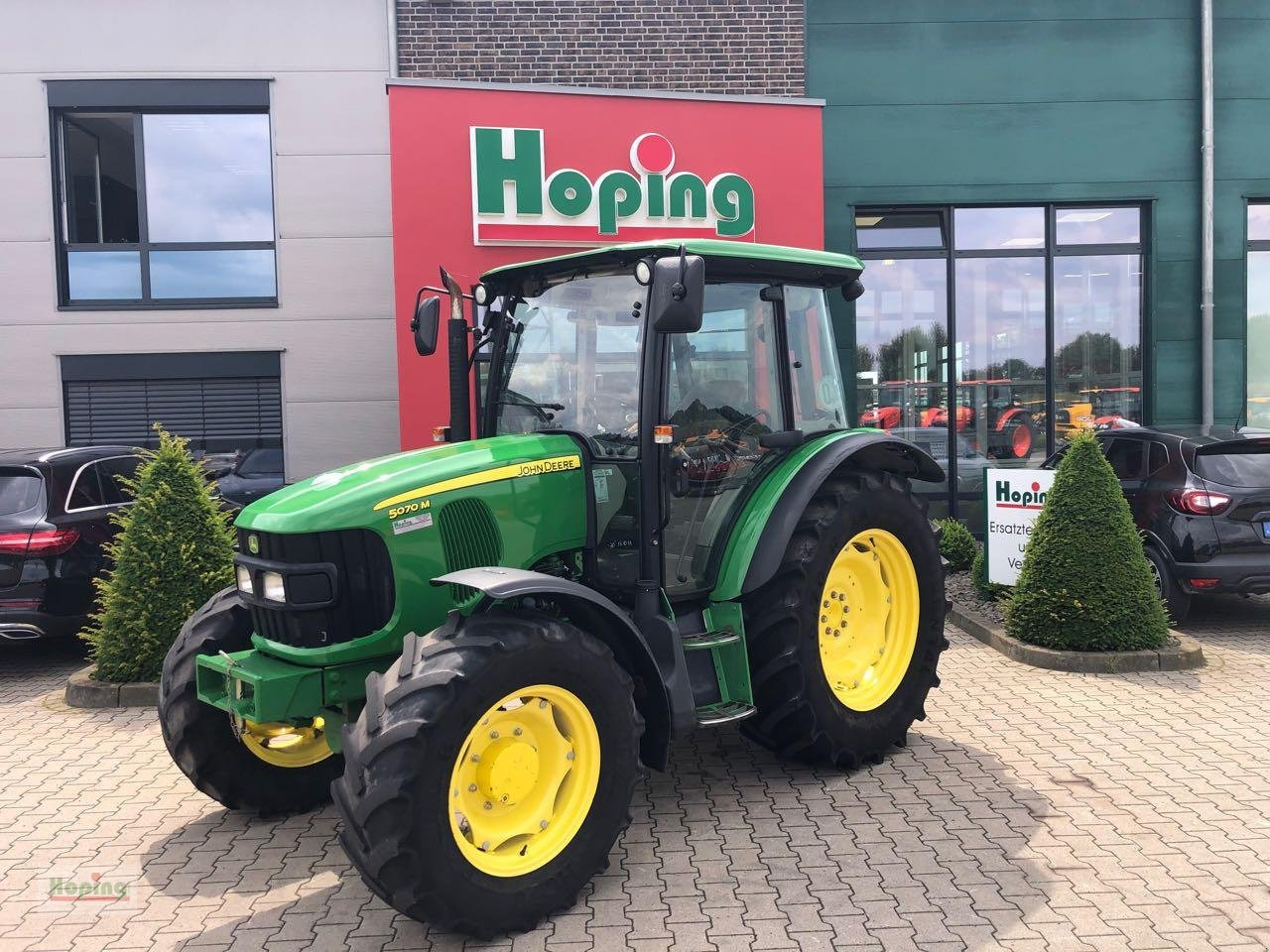 John Deere 5070 M - Traktors: foto 1 John Deere 5070 M - Traktors: foto 1