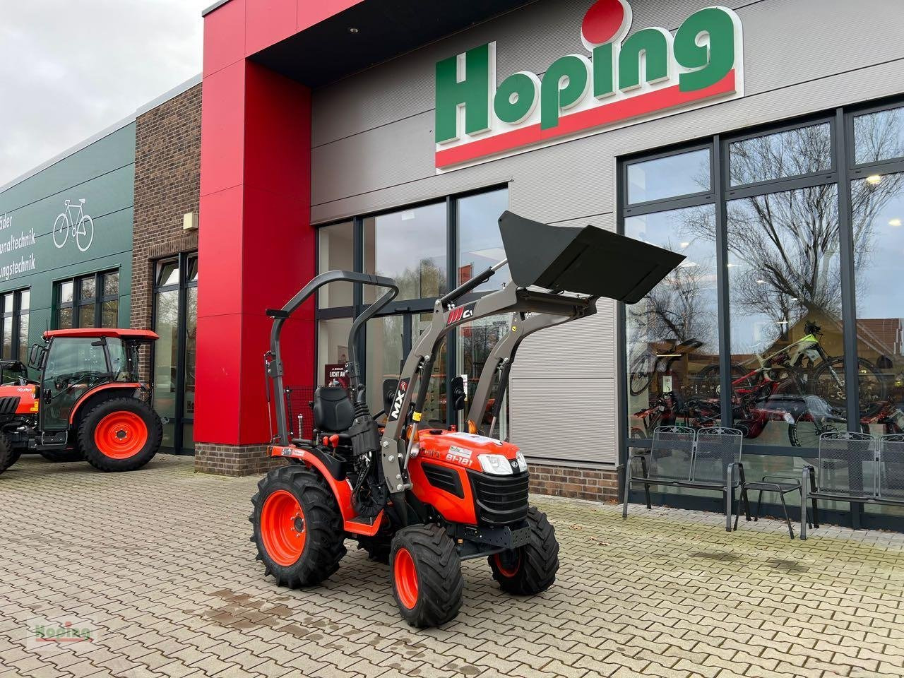 Kubota B1 181 - Komunālais traktors: foto 4 Kubota B1 181 - Komunālais traktors: foto 4