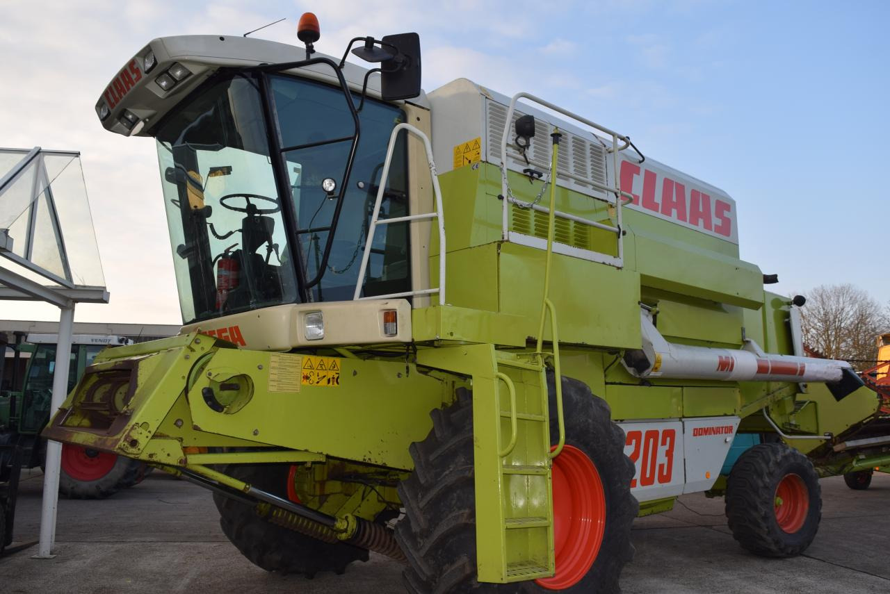 CLAAS Dominator 203 Mega - Labības kombains: foto 1 CLAAS Dominator 203 Mega - Labības kombains: foto 1