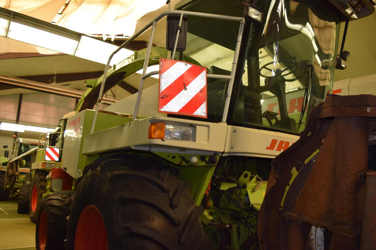 CLAAS Jaguar 860 - Lopbarības kombains: foto 3 CLAAS Jaguar 860 - Lopbarības kombains: foto 3