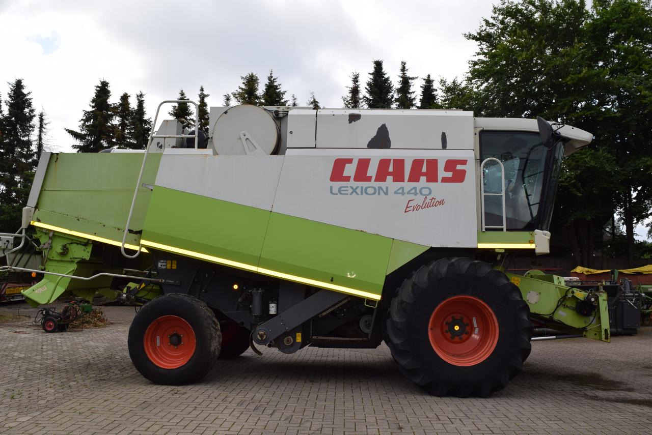 CLAAS Lexion 440 Evolution - Labības kombains: foto 3 CLAAS Lexion 440 Evolution - Labības kombains: foto 3