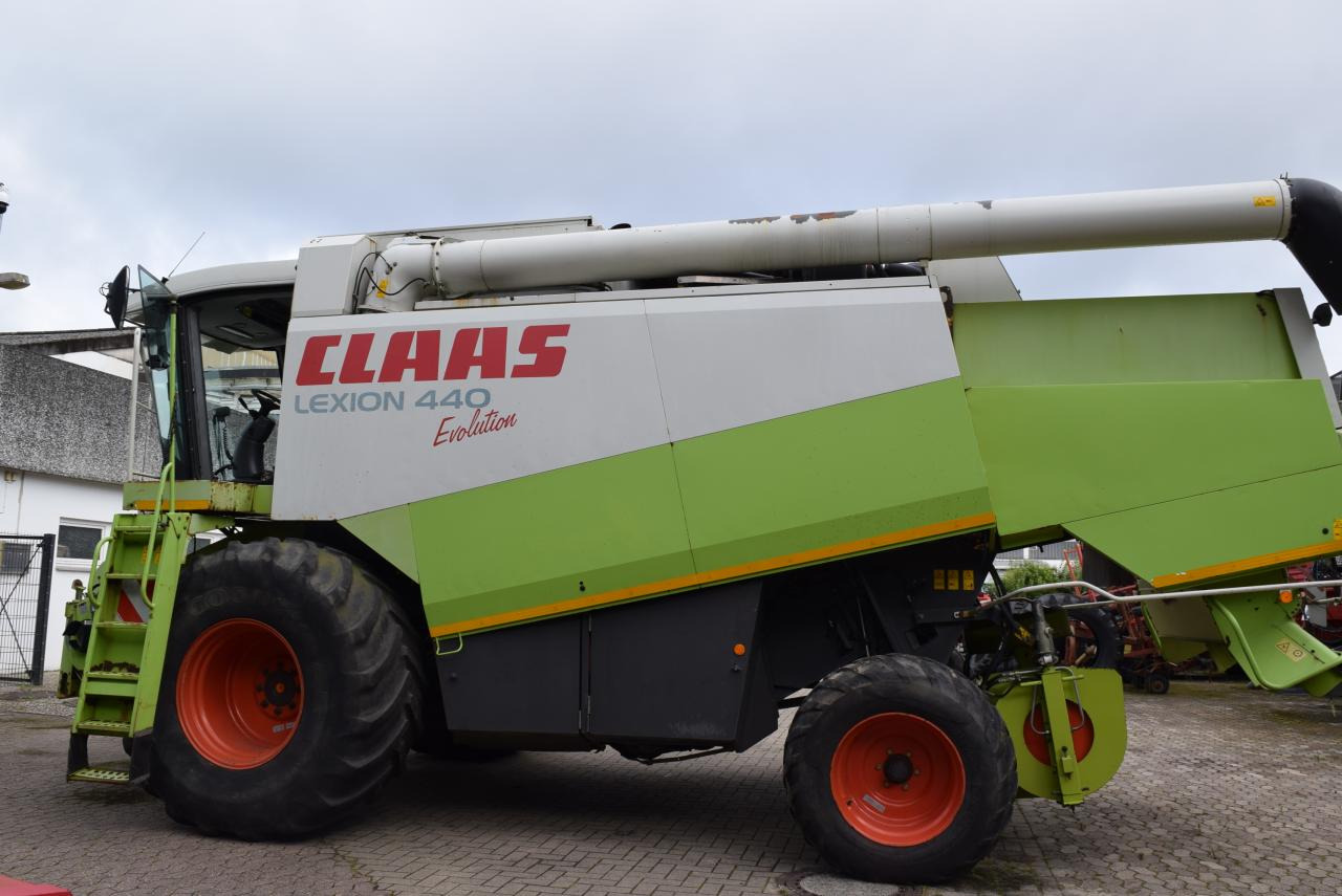 CLAAS Lexion 440 Evolution - Labības kombains: foto 2 CLAAS Lexion 440 Evolution - Labības kombains: foto 2
