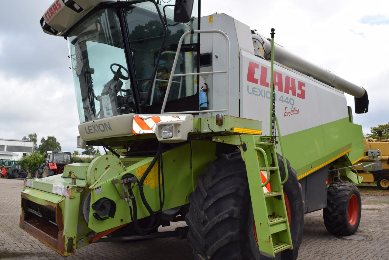 CLAAS Lexion 440 Evolution - Labības kombains: foto 2 CLAAS Lexion 440 Evolution - Labības kombains: foto 2