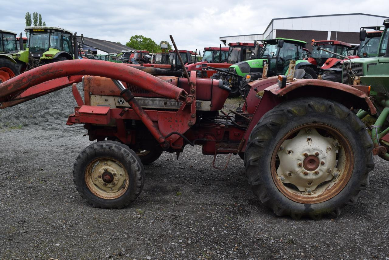 Case-IH 383 - Traktors: foto 2 Case-IH 383 - Traktors: foto 2