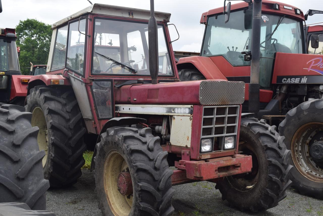 Case-IH 844 A/S - Traktors: foto 1 Case-IH 844 A/S - Traktors: foto 1