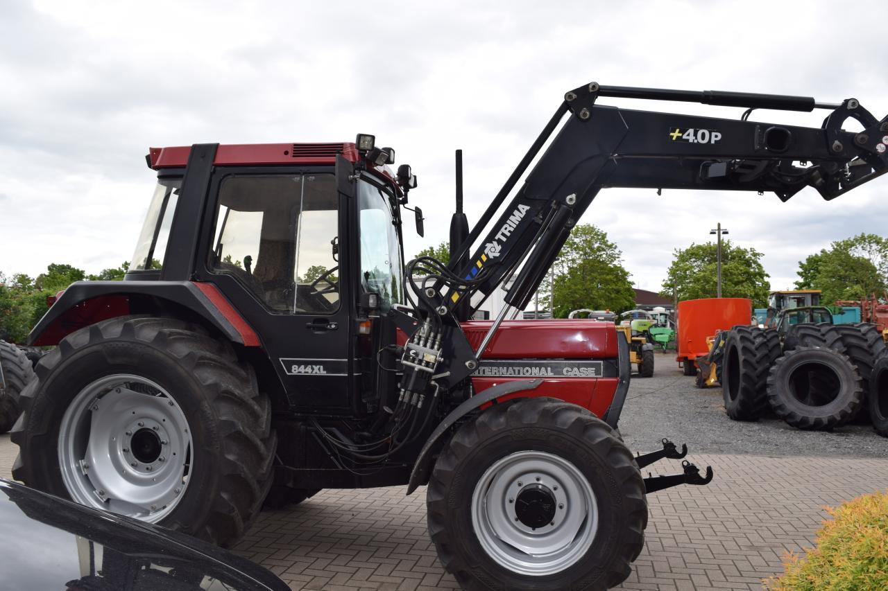 Case-IH 844 A/S - Traktors: foto 1 Case-IH 844 A/S - Traktors: foto 1