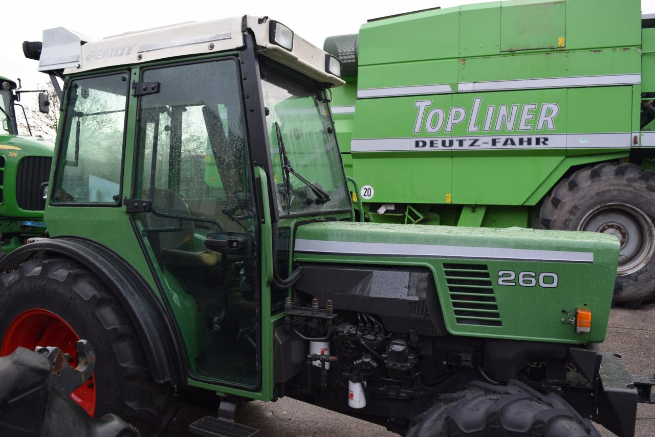 Fendt 260 V - Traktors ar paaugstinātu klīrensu: foto 4 Fendt 260 V - Traktors ar paaugstinātu klīrensu: foto 4