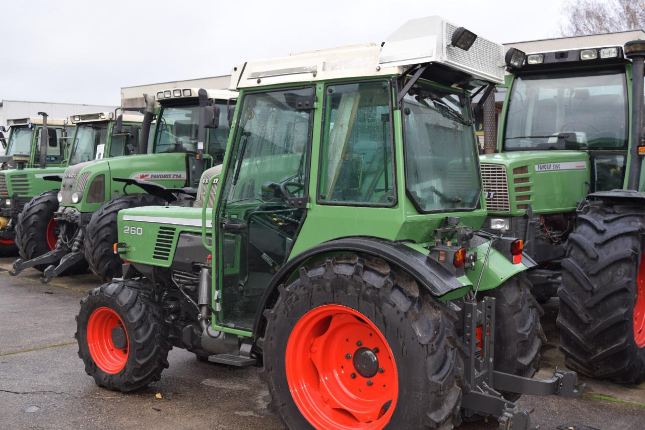 Fendt 260 V - Traktors ar paaugstinātu klīrensu: foto 5 Fendt 260 V - Traktors ar paaugstinātu klīrensu: foto 5