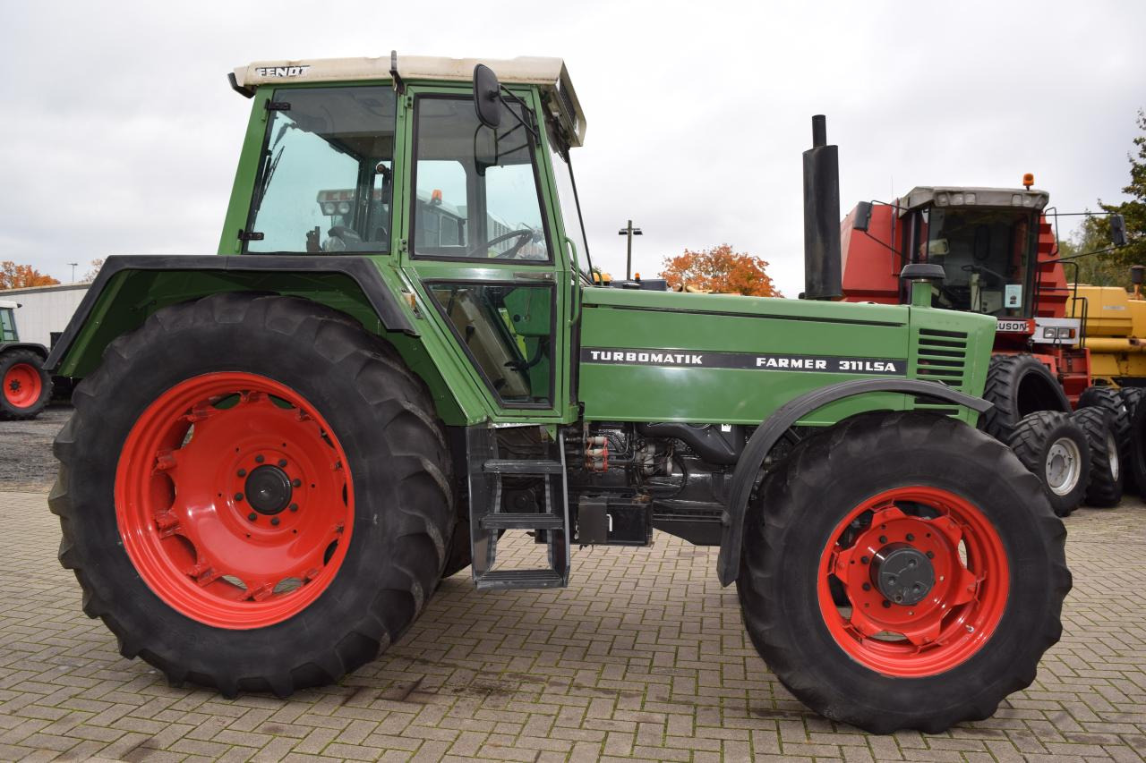 Fendt Farmer 311 LSA - Traktors: foto 1 Fendt Farmer 311 LSA - Traktors: foto 1