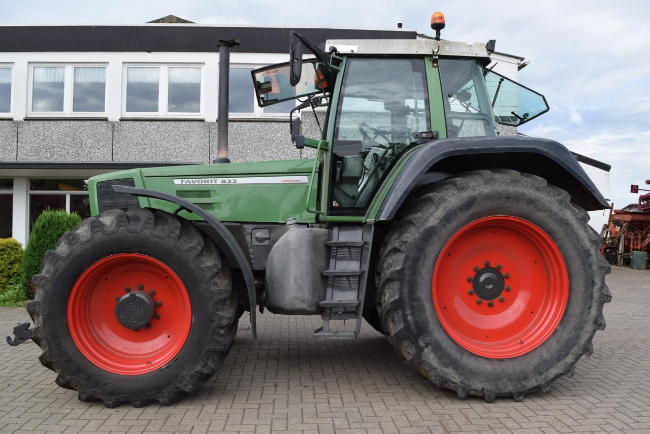 Fendt Favorit 822 - Traktors: foto 1 Fendt Favorit 822 - Traktors: foto 1
