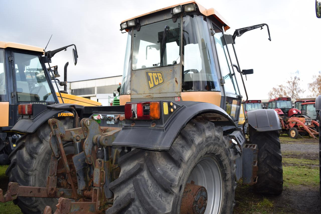 JCB Fastrac 2135 - 4WS - Traktors: foto 4 JCB Fastrac 2135 - 4WS - Traktors: foto 4