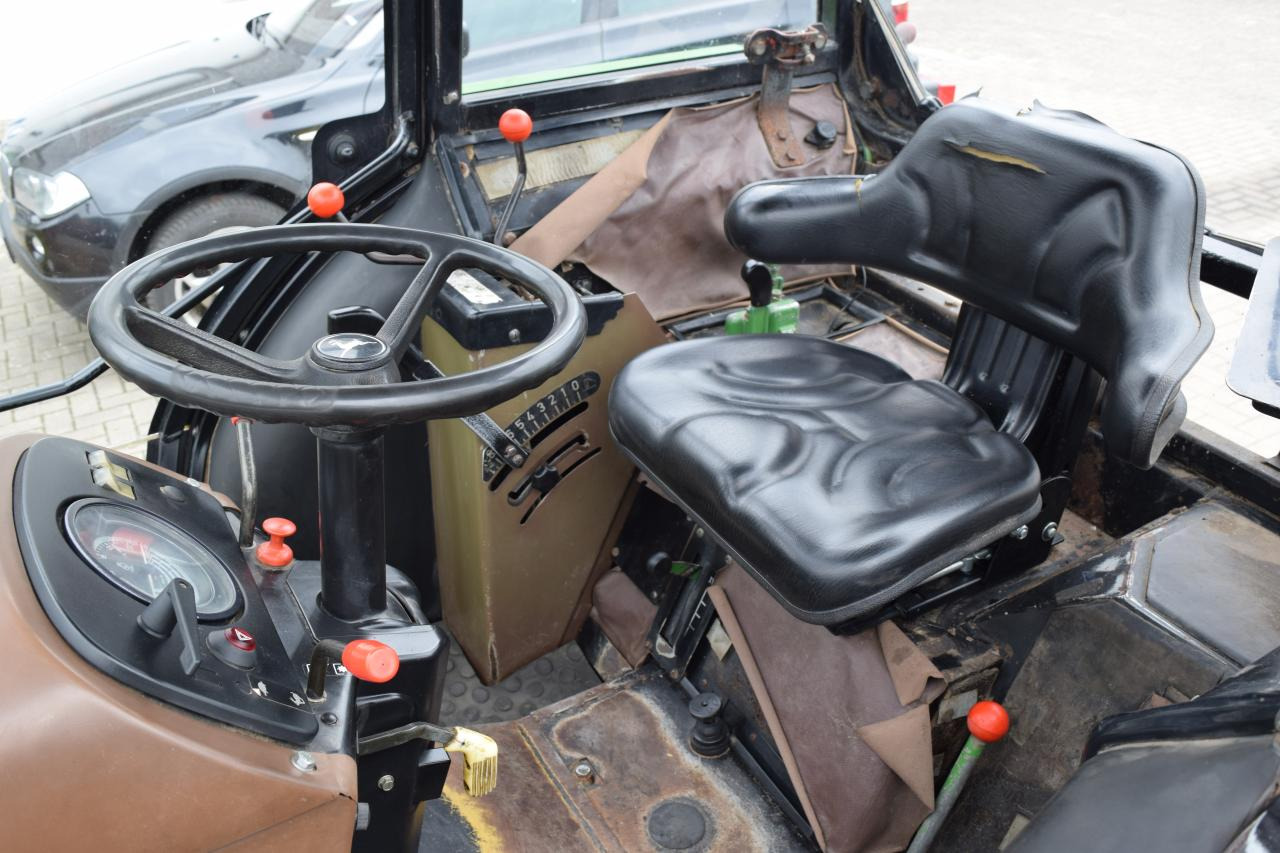 John Deere 1950 - Traktors: foto 5 John Deere 1950 - Traktors: foto 5