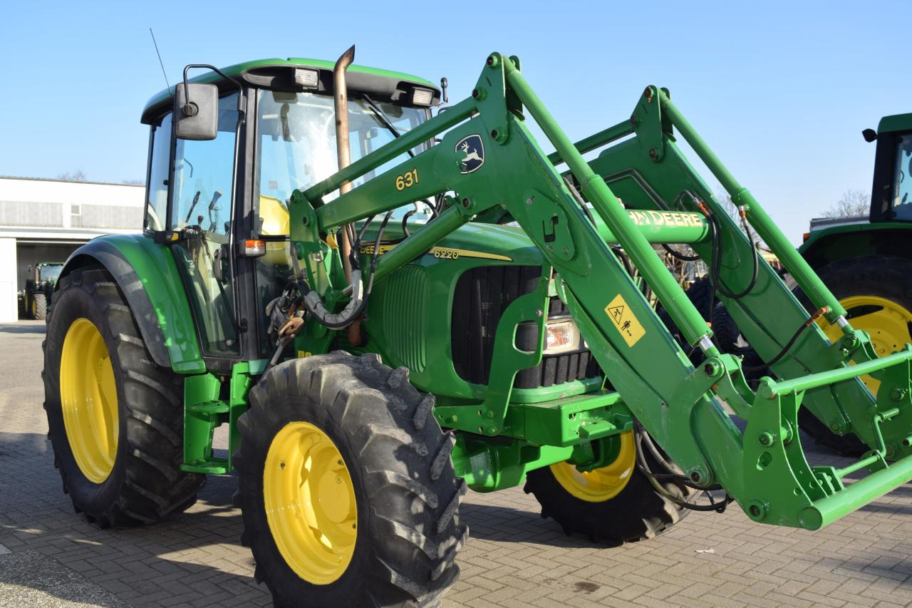 John Deere 6220 - Traktors: foto 2 John Deere 6220 - Traktors: foto 2