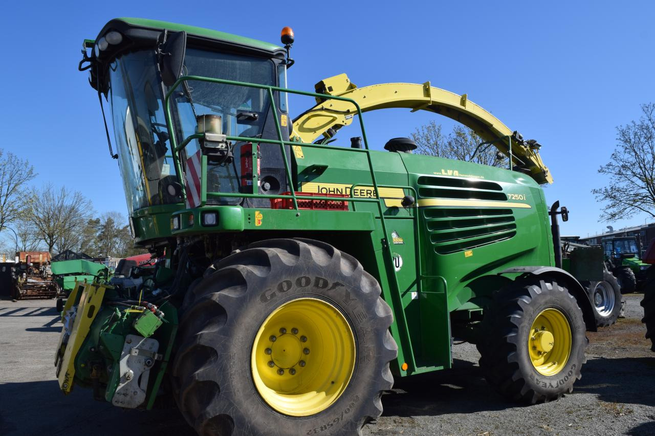 John Deere 7250 i - Lopbarības kombains: foto 1 John Deere 7250 i - Lopbarības kombains: foto 1