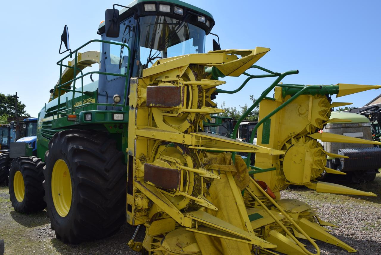 John Deere 7400 - Lopbarības kombains: foto 1 John Deere 7400 - Lopbarības kombains: foto 1