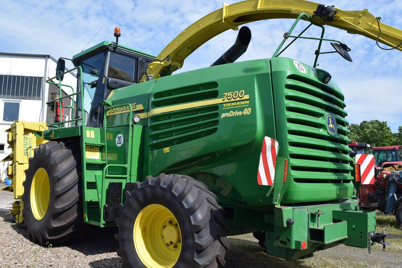 John Deere 7400 - Lopbarības kombains: foto 3 John Deere 7400 - Lopbarības kombains: foto 3