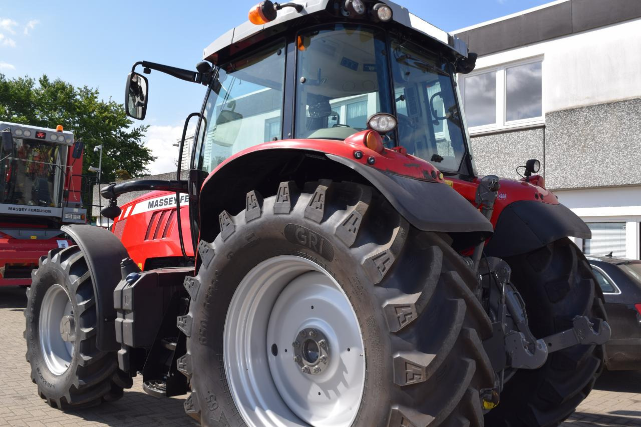 Massey Ferguson MF 7715 Dyna-6 - Traktors: foto 4 Massey Ferguson MF 7715 Dyna-6 - Traktors: foto 4