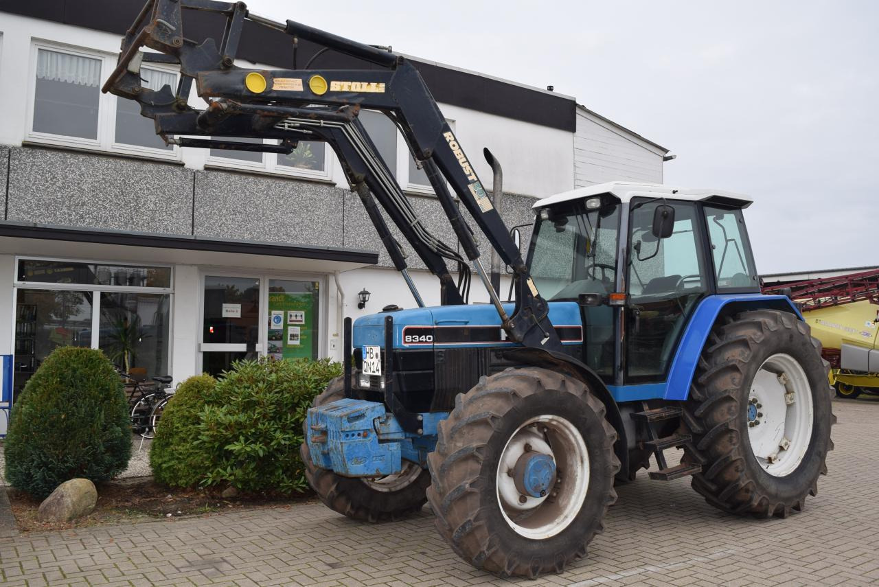 New Holland 8340 - Traktors: foto 1 New Holland 8340 - Traktors: foto 1
