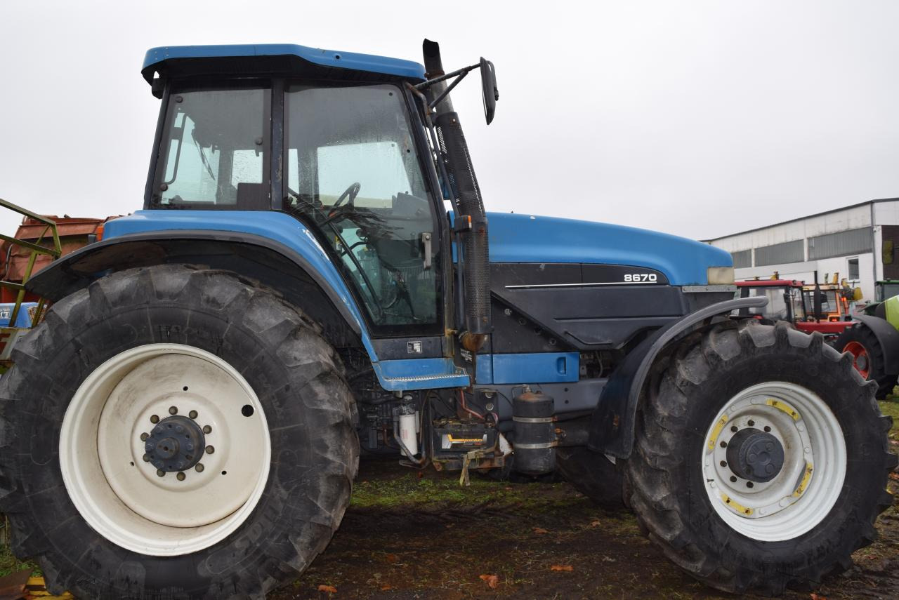 New Holland 8670 - Traktors: foto 1 New Holland 8670 - Traktors: foto 1