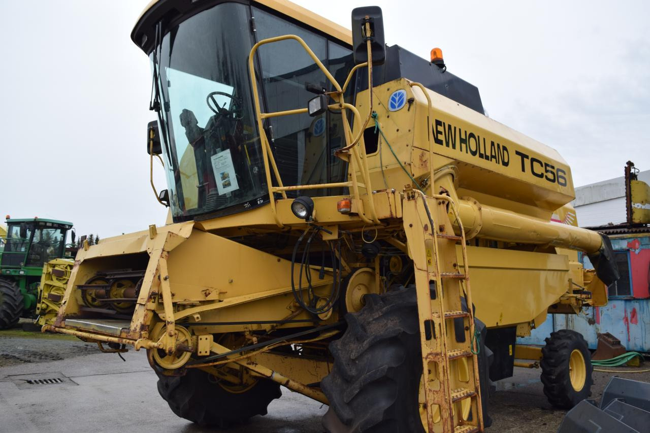 New Holland TC 56 - Labības kombains: foto 1 New Holland TC 56 - Labības kombains: foto 1