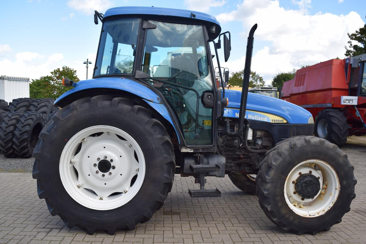 New Holland TD 5040 - Traktors: foto 2 New Holland TD 5040 - Traktors: foto 2