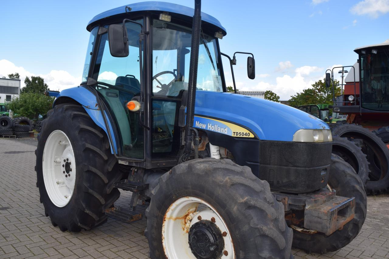 New Holland TD 5040 - Traktors: foto 3 New Holland TD 5040 - Traktors: foto 3