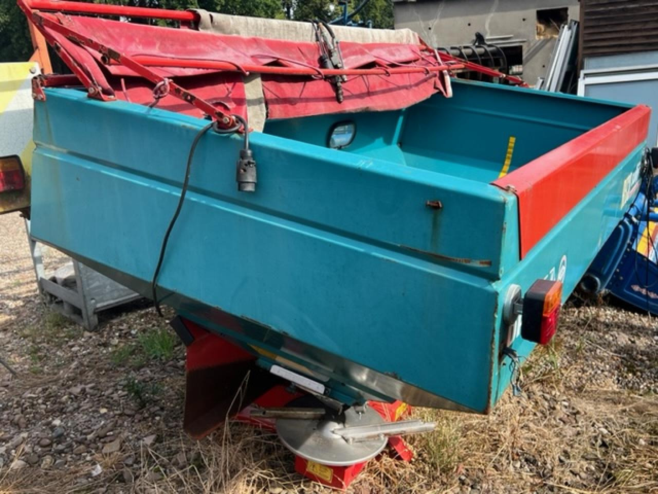 Sulky Burel DPX 2004 - Minerālmēslu izkliedētājs: foto 3 Sulky Burel DPX 2004 - Minerālmēslu izkliedētājs: foto 3