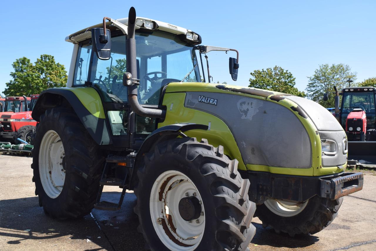 Valtra T120 - Traktors: foto 1 Valtra T120 - Traktors: foto 1