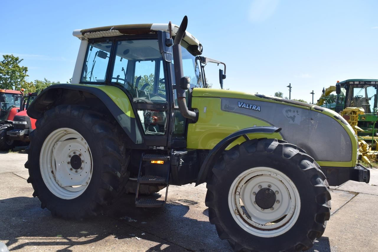 Valtra T120 - Traktors: foto 2 Valtra T120 - Traktors: foto 2