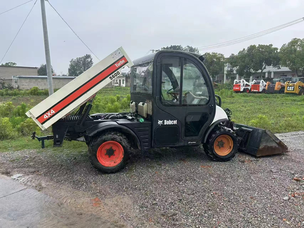 BOBCAT 5600 Toolcat - Kompaktiekrāvējs: foto 2 BOBCAT 5600 Toolcat - Kompaktiekrāvējs: foto 2