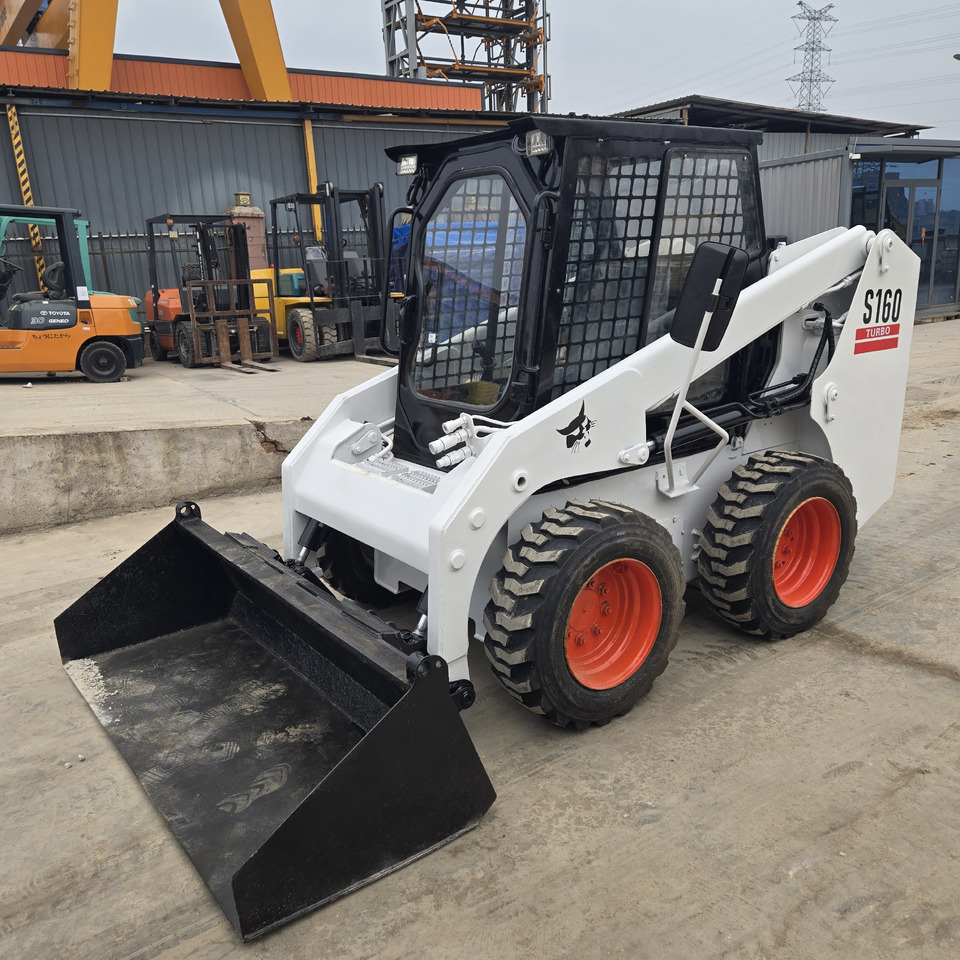 BOBCAT S160 - Kompaktiekrāvējs: foto 1 BOBCAT S160 - Kompaktiekrāvējs: foto 1