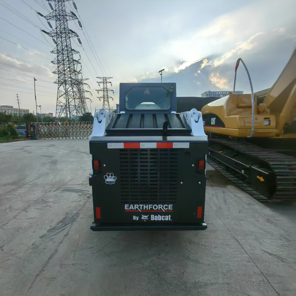 BOBCAT S160 - Kompaktiekrāvējs: foto 4 BOBCAT S160 - Kompaktiekrāvējs: foto 4