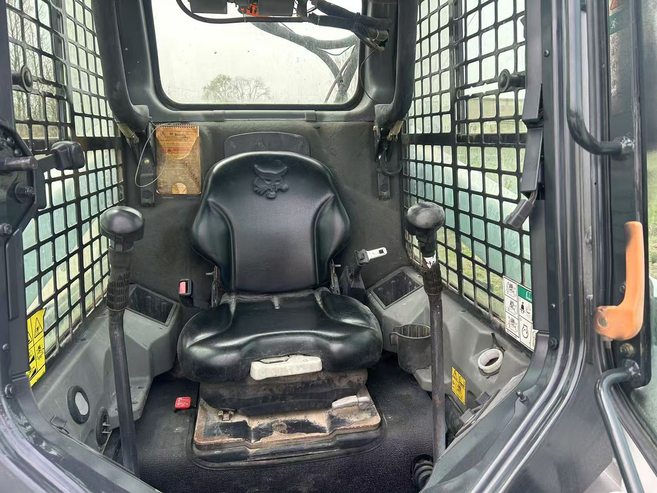 BOBCAT S550 - Kompaktiekrāvējs: foto 5 BOBCAT S550 - Kompaktiekrāvējs: foto 5