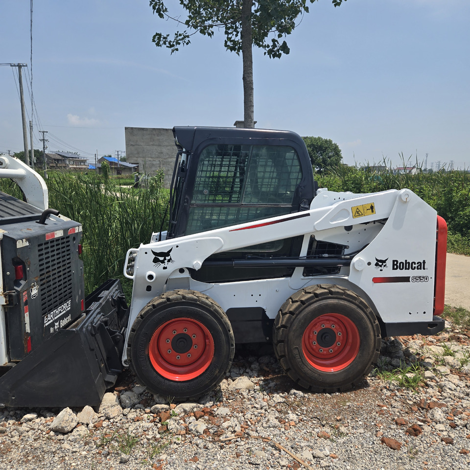 BOBCAT S550 - Kompaktiekrāvējs: foto 1 BOBCAT S550 - Kompaktiekrāvējs: foto 1