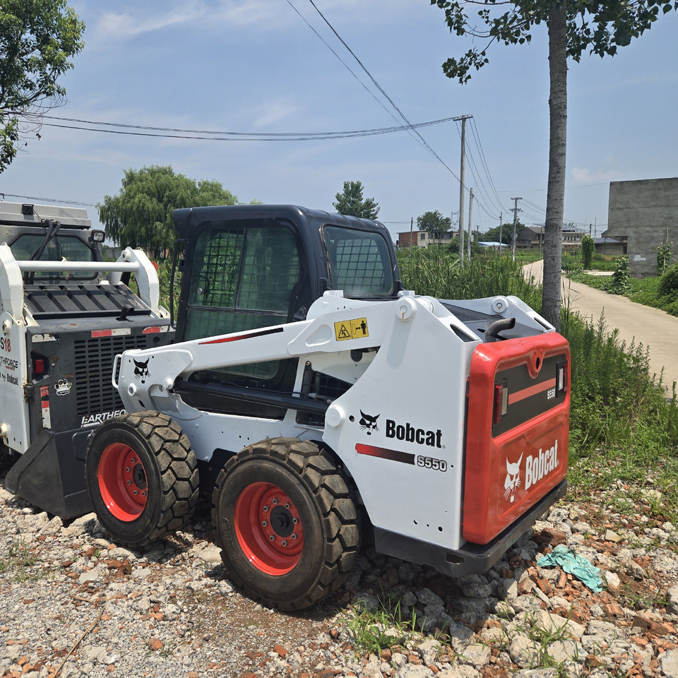 BOBCAT S550 - Kompaktiekrāvējs: foto 2 BOBCAT S550 - Kompaktiekrāvējs: foto 2