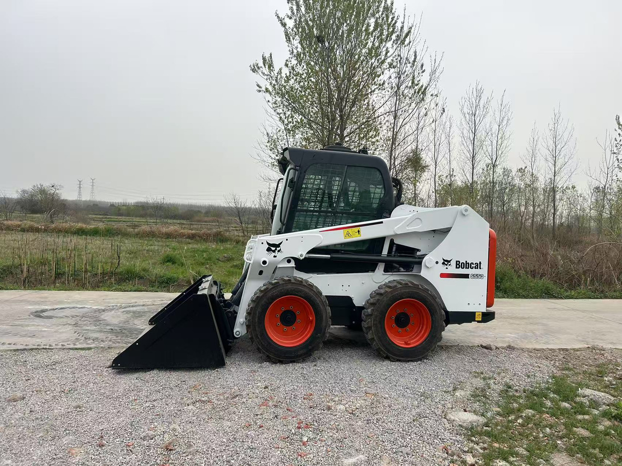 BOBCAT S550 - Kompaktiekrāvējs: foto 1 BOBCAT S550 - Kompaktiekrāvējs: foto 1