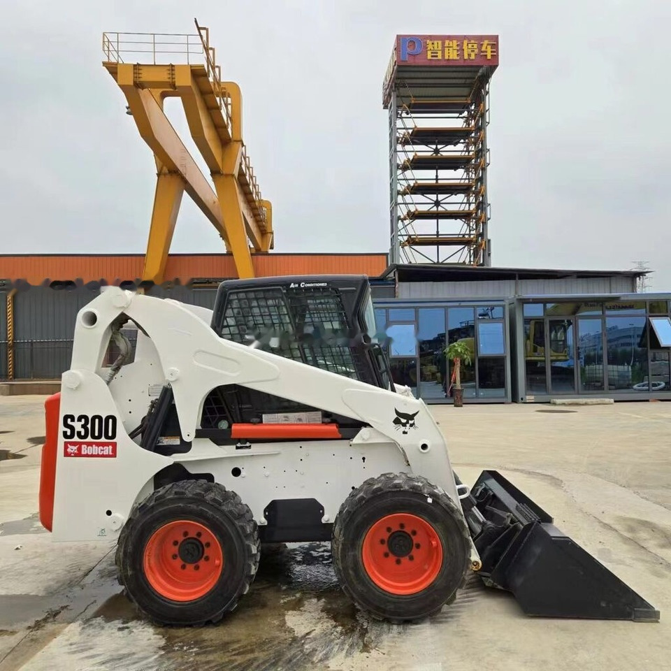 Bobcat S300 - Kompaktiekrāvējs: foto 2 Bobcat S300 - Kompaktiekrāvējs: foto 2