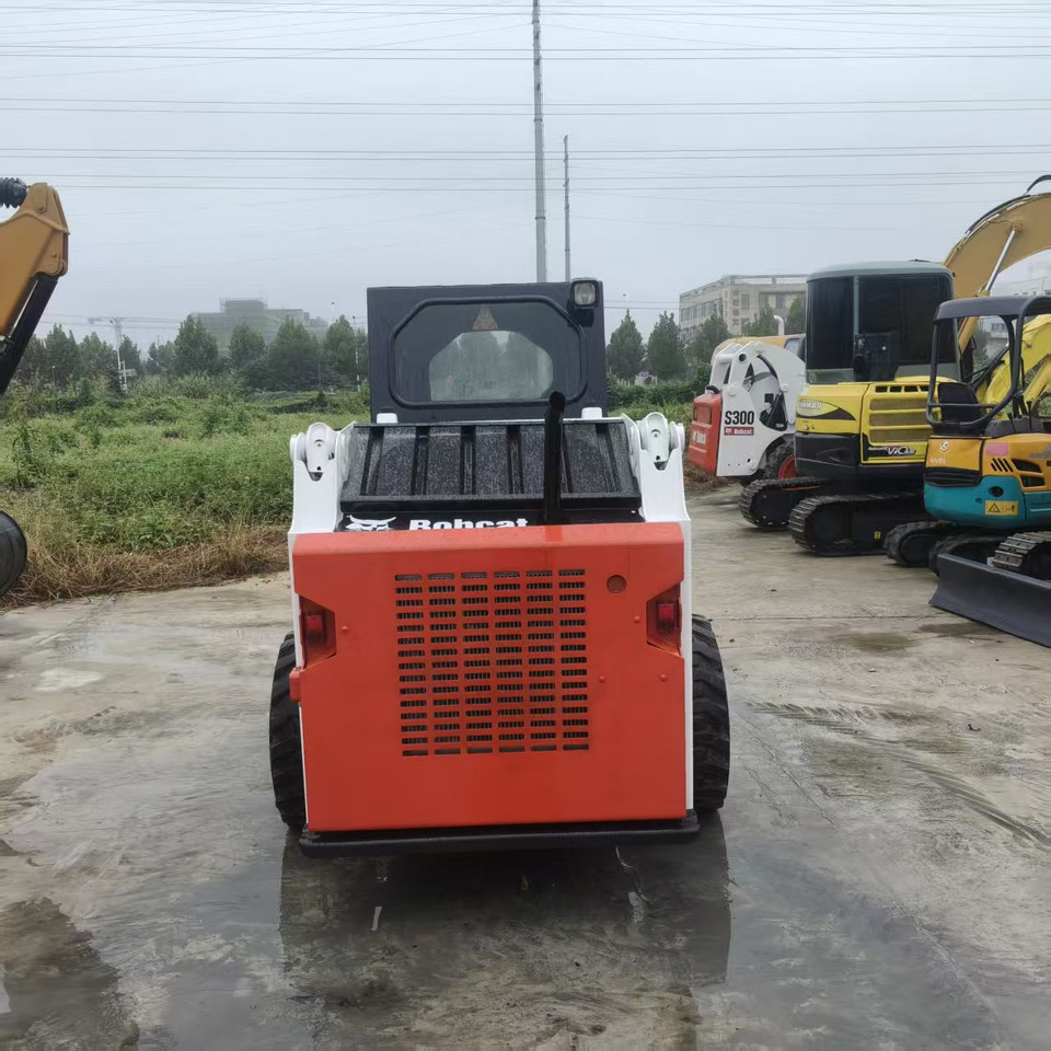Bobcat S300 - Kompaktiekrāvējs: foto 3 Bobcat S300 - Kompaktiekrāvējs: foto 3