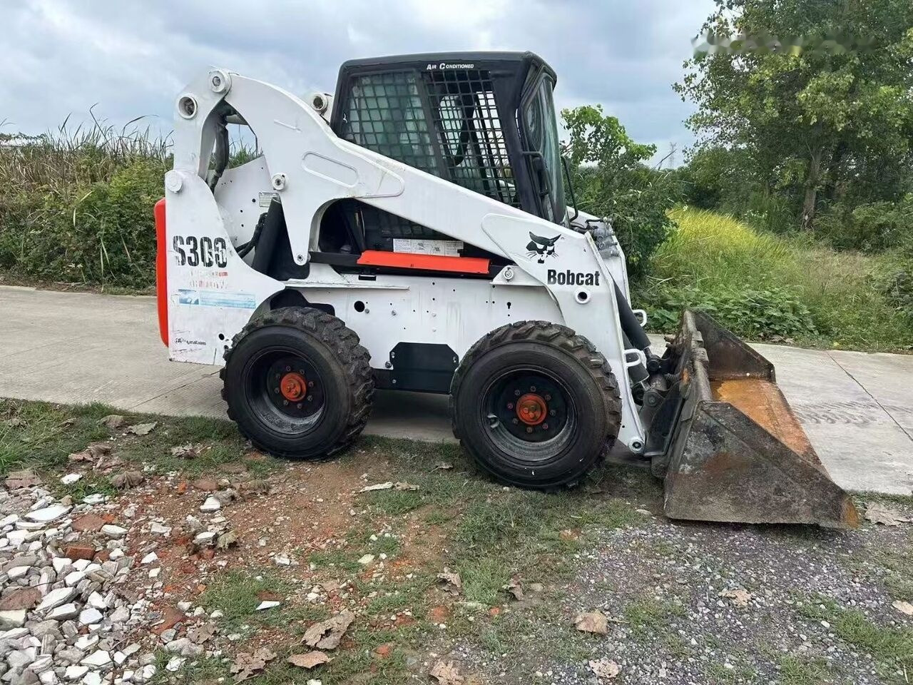 Bobcat S300 - Kompaktiekrāvējs: foto 2 Bobcat S300 - Kompaktiekrāvējs: foto 2
