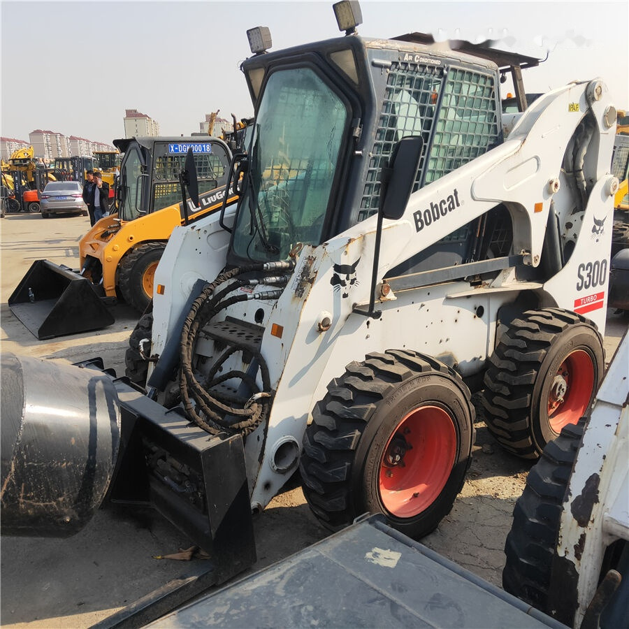 Bobcat S300 - Kompaktiekrāvējs: foto 1 Bobcat S300 - Kompaktiekrāvējs: foto 1