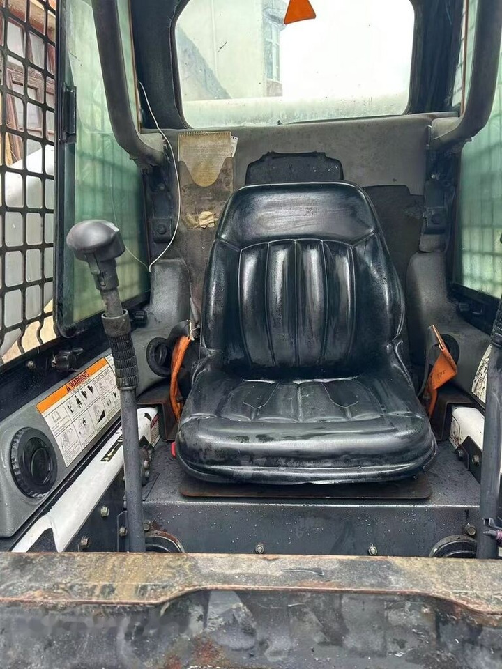 Bobcat S300 - Kompaktiekrāvējs: foto 5 Bobcat S300 - Kompaktiekrāvējs: foto 5