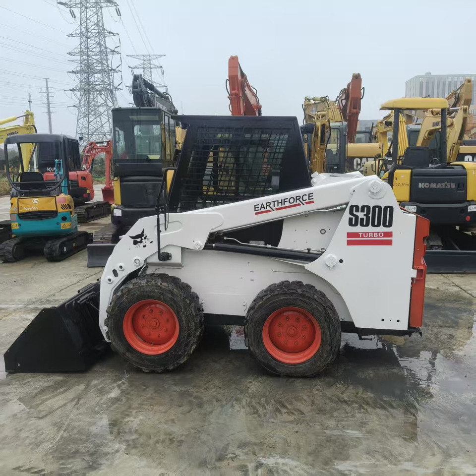 Bobcat S300 - Kompaktiekrāvējs: foto 1 Bobcat S300 - Kompaktiekrāvējs: foto 1