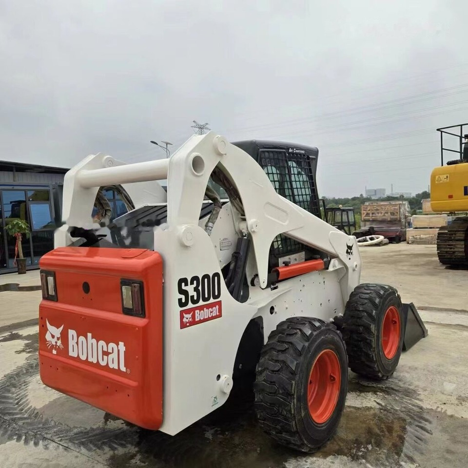 Bobcat S300 - Kompaktiekrāvējs: foto 3 Bobcat S300 - Kompaktiekrāvējs: foto 3
