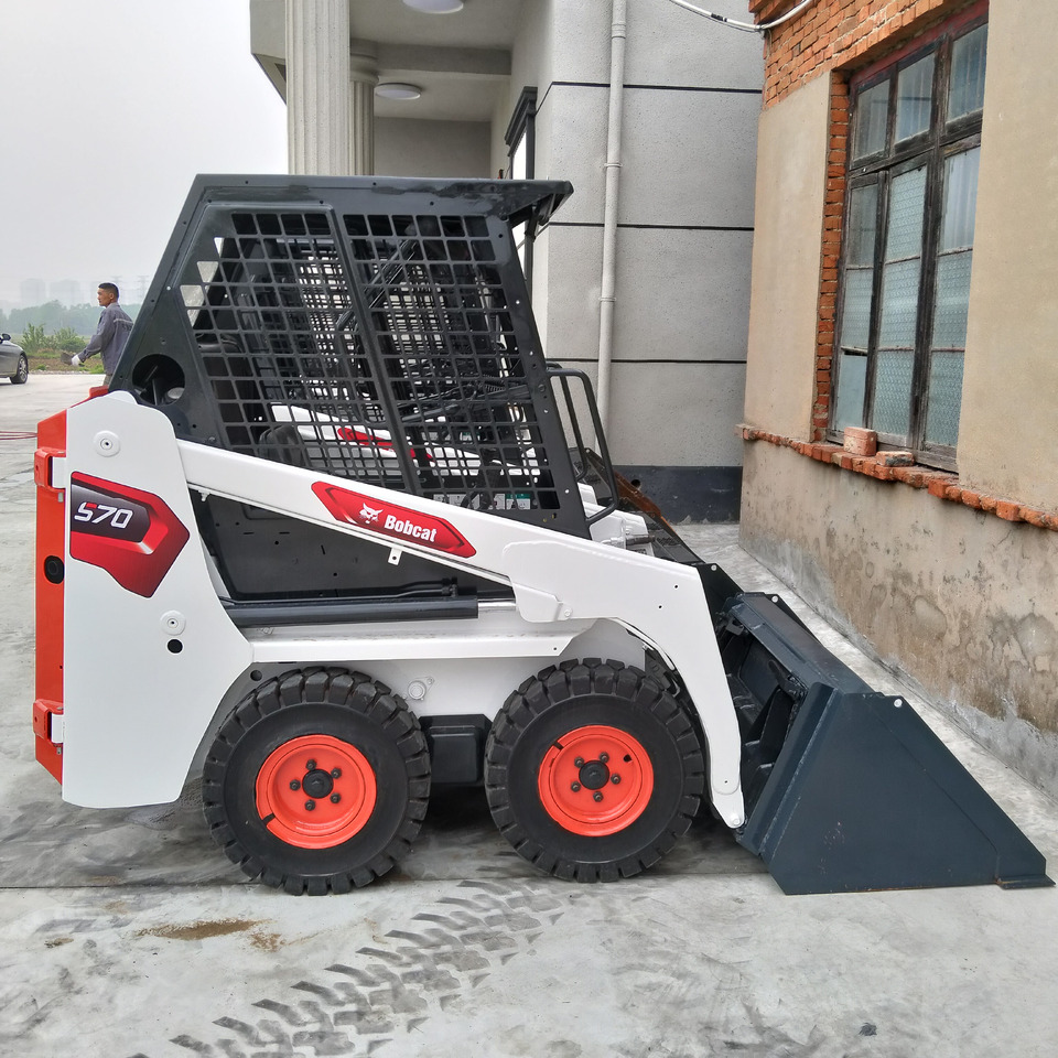 Bobcat S70 - Kompaktiekrāvējs: foto 1 Bobcat S70 - Kompaktiekrāvējs: foto 1
