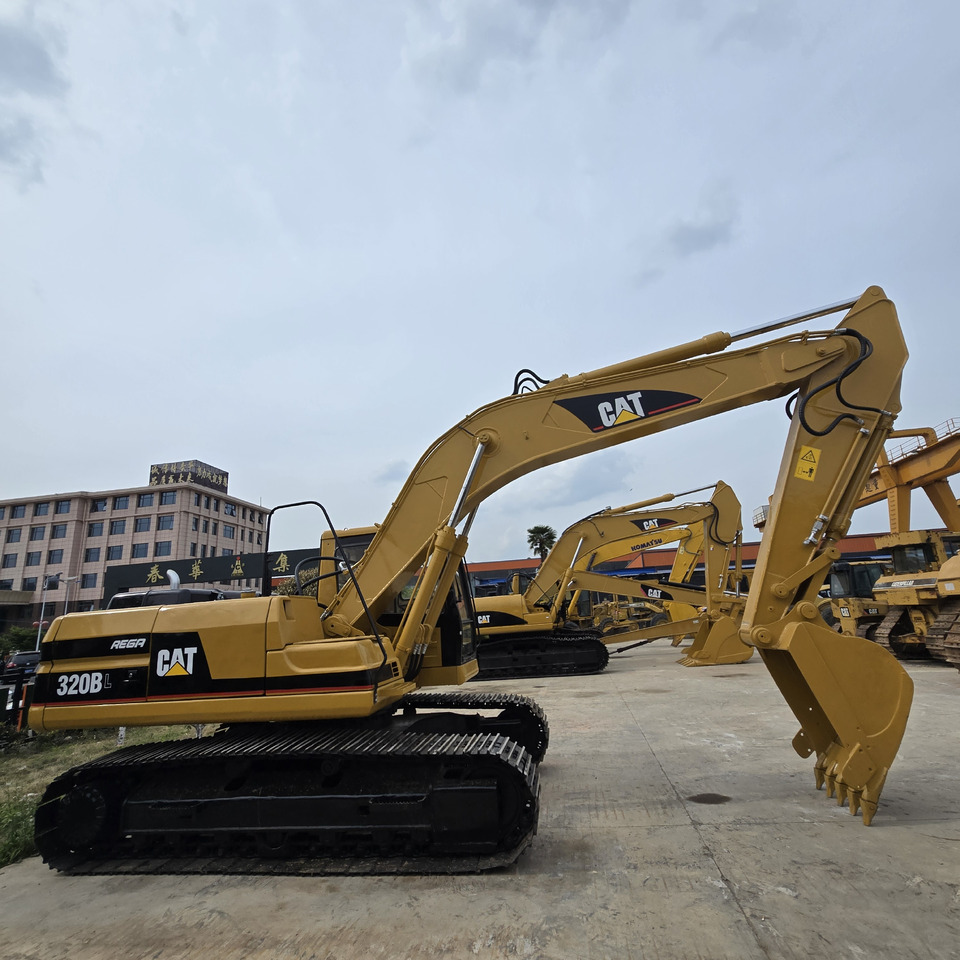 CATERPILLAR 320BL - Kāpurķēžu ekskavators: foto 1 CATERPILLAR 320BL - Kāpurķēžu ekskavators: foto 1