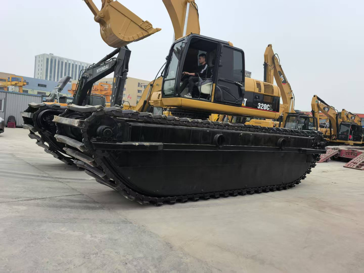 CATERPILLAR 320C boat excavator - Ekskavators-amfībijs: foto 2 CATERPILLAR 320C boat excavator - Ekskavators-amfībijs: foto 2
