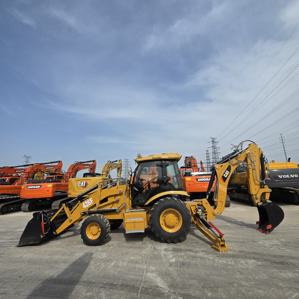 CATERPILLAR 426F - Ekskavators-iekrāvējs: foto 1 CATERPILLAR 426F - Ekskavators-iekrāvējs: foto 1